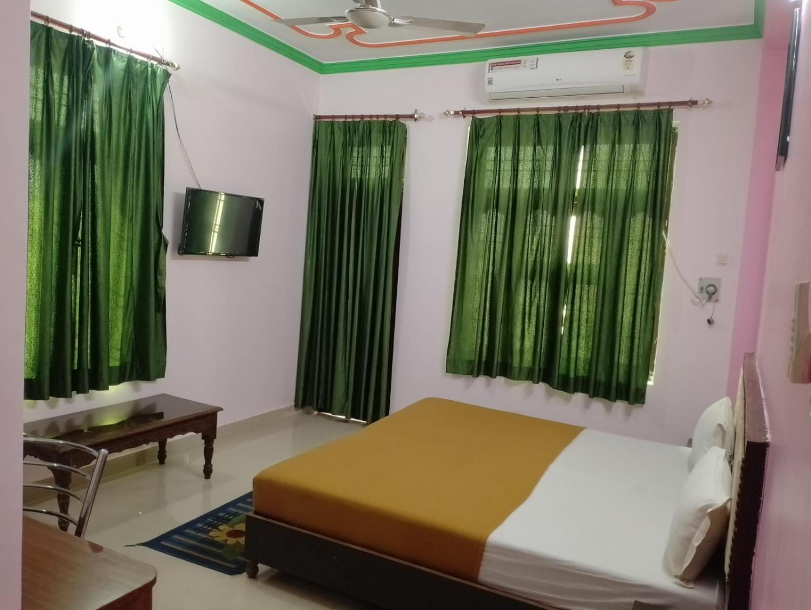 Varuna Palace Varanasi , Near Mandir & Ghat'S Bagian luar foto