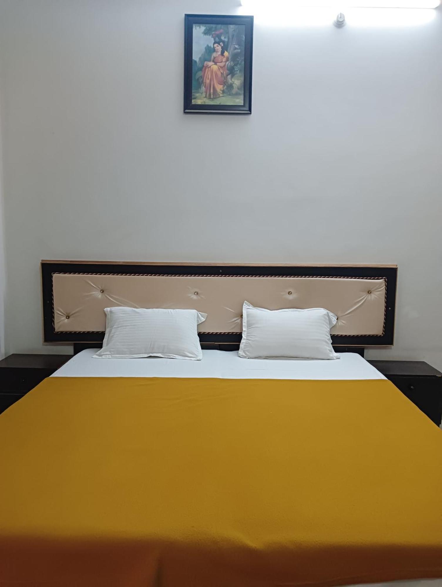 Varuna Palace Varanasi , Near Mandir & Ghat'S Bagian luar foto